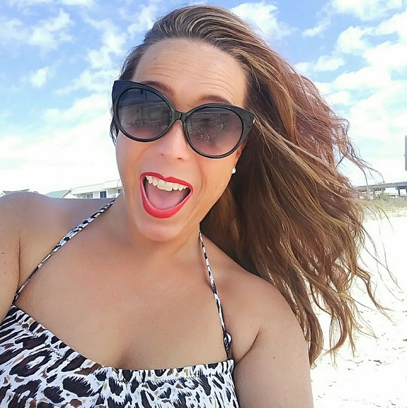 Meet your Posher, Amber - Picture 2 of 8